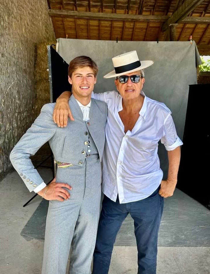 Iss El Rafi El Rafi en shooting avec Mario Testino – Rafi Raucoule El Rafi